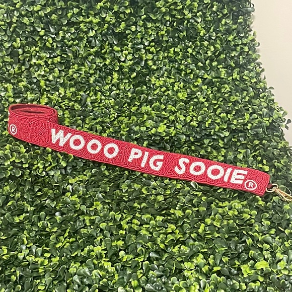 🎉❤️ NEW Arkansas Razorbacks Beaded Purse Strap Game Day Graduation Gifts - Picture 4 of 5